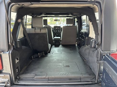 Used 2008 Jeep Wrangler Unlimited Sahara AWD/4WD image 6
