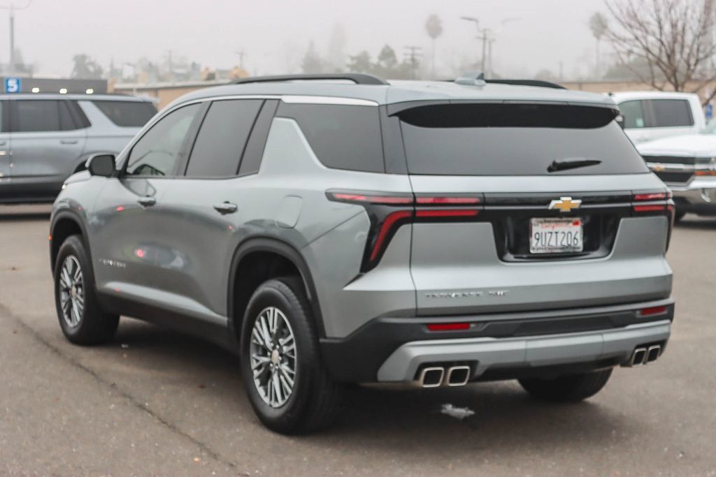 Used 2026 Chevrolet Traverse LT w/ Driver Confidence Package AWD/4WD image 2