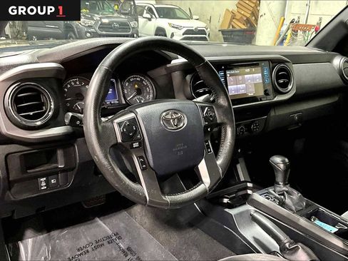 Certified 2019 Toyota Tacoma TRD Off-Road w/ Technology Package AWD/4WD image 18