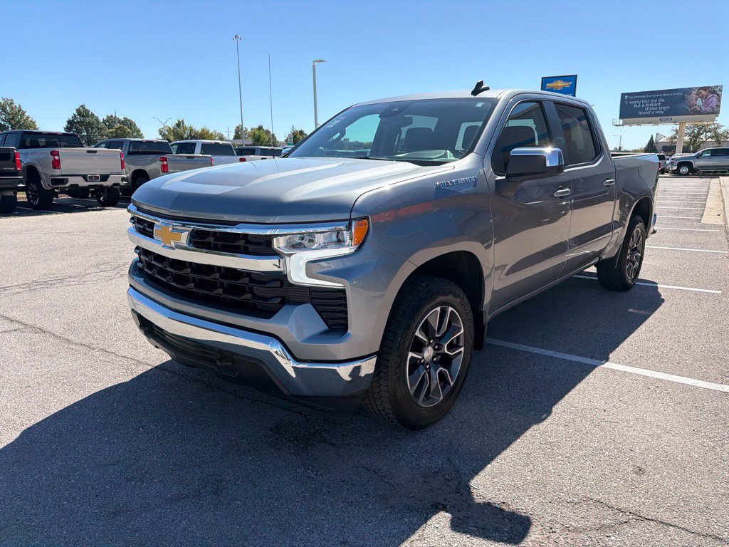 Used 2024 Chevrolet Silverado 1500 LT AWD/4WD image 7