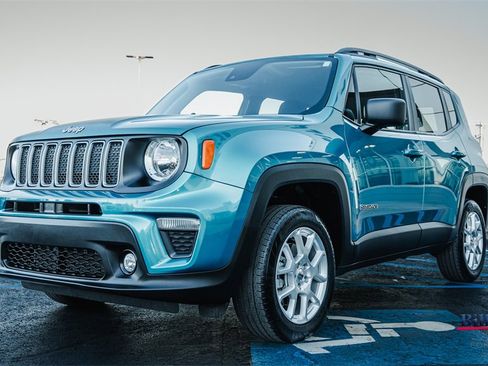 Used 2022 Jeep Renegade Latitude image 2