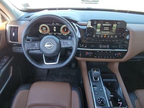 Used 2025 Nissan Pathfinder Platinum w/ Cargo Package image 10