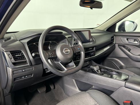 Used 2024 Nissan Rogue SV FWD image 3