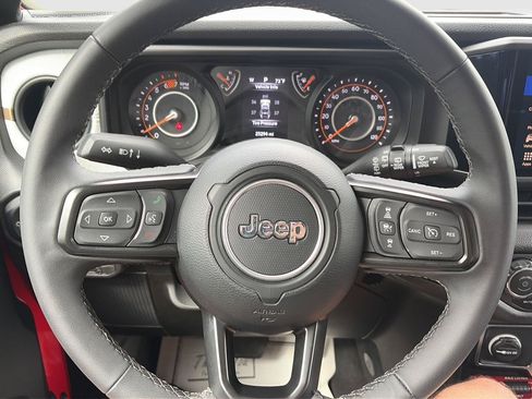 Used 2025 Jeep Wrangler Unlimited Sport AWD/4WD image 14