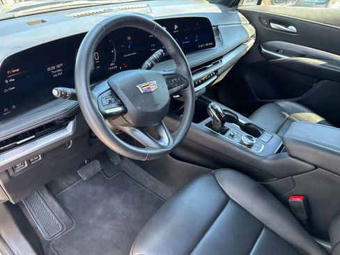 Used 2025 Cadillac XT4 Premium Luxury image 22