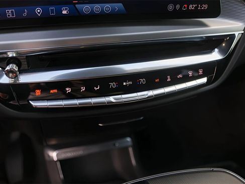 Certified 2024 Cadillac Lyriq Luxury image 17