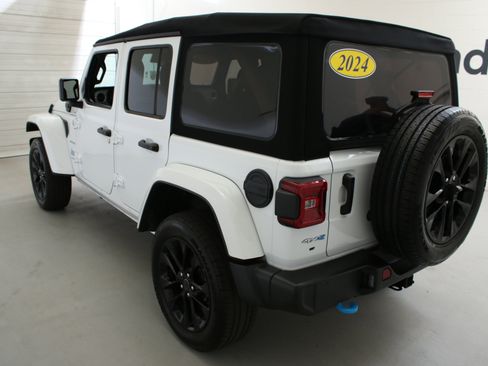 Used 2024 Jeep Wrangler Unlimited Sahara AWD/4WD image 7