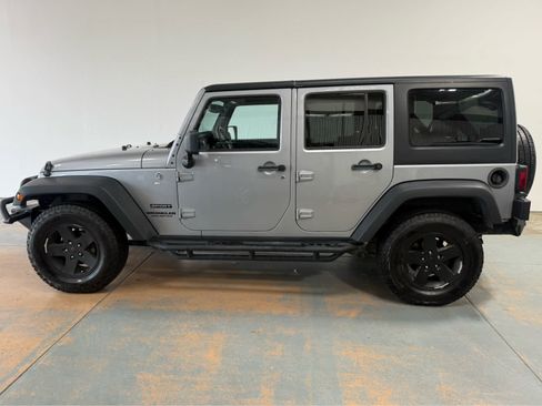 Used 2013 Jeep Wrangler Unlimited Sport AWD/4WD image 2