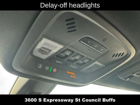 Used 2023 Chevrolet Traverse Premier AWD/4WD image 30