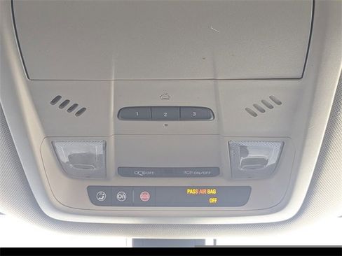 Used 2018 Buick Enclave Essence image 24