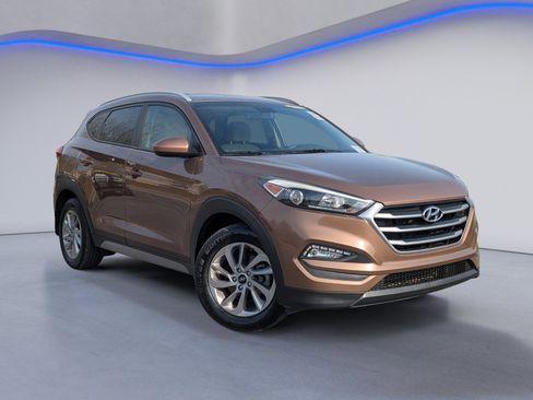 Used 2017 Hyundai Tucson SE image 2