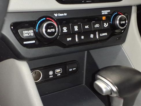 Used 2018 Kia Niro LX image 15