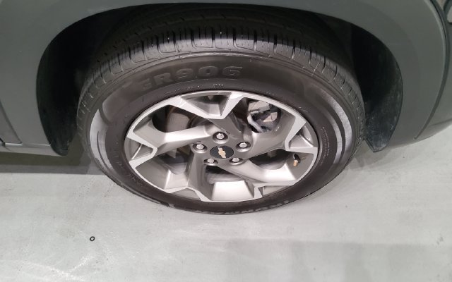 Used 2025 Chevrolet Trax LT FWD image 30