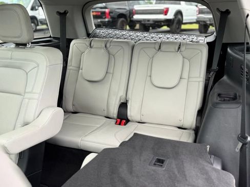 Used 2025 Lincoln Aviator Reserve w/ Jet Appearance Package AWD/4WD image 22