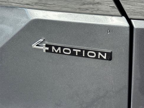 Used 2025 Volkswagen Atlas SEL Premium R-Line image 17