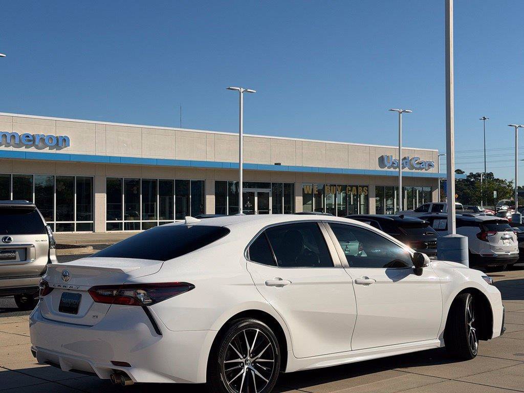 Used 2024 Toyota Camry SE FWD image 4