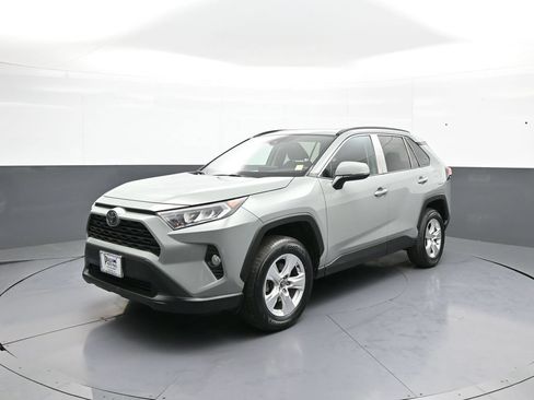 Certified 2020 Toyota RAV4 XLE w/ Convenience Package AWD/4WD image 10