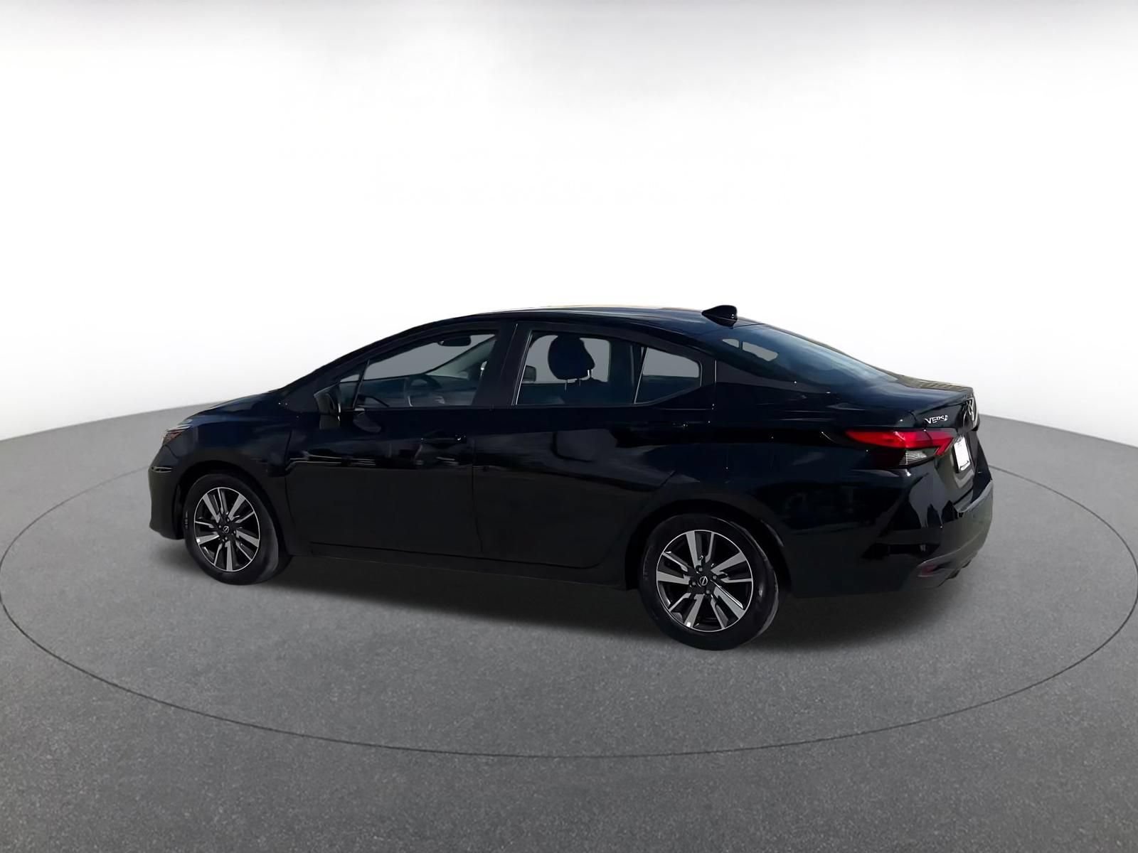 Used 2025 Nissan Versa SV FWD image 9