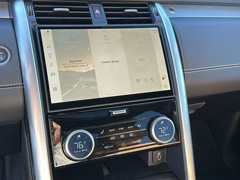 New 2026 Land Rover Discovery Limited Edition image 16