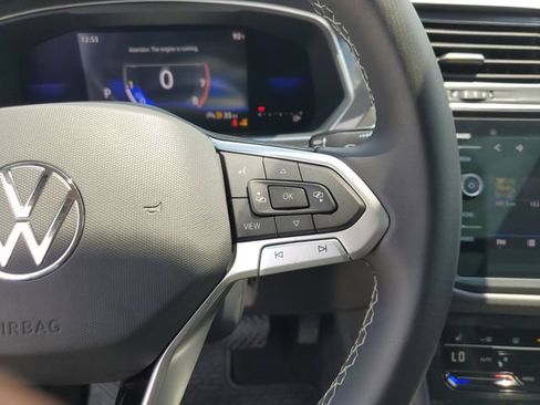 Used 2023 Volkswagen Tiguan SE w/ Panoramic Sunroof Package FWD image 27