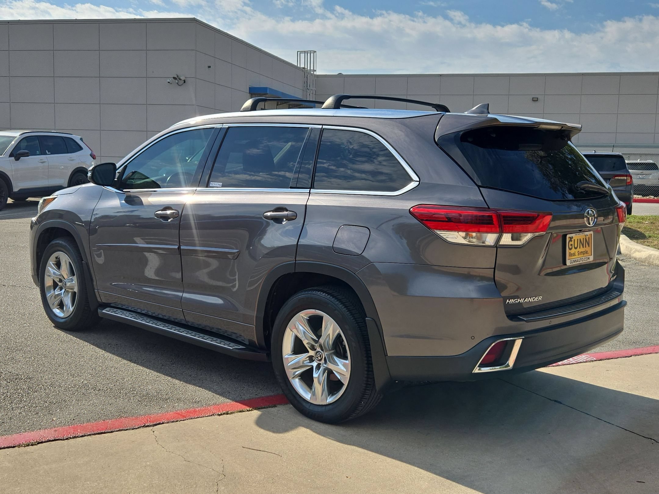 Used 2018 Toyota Highlander Limited FWD image 5