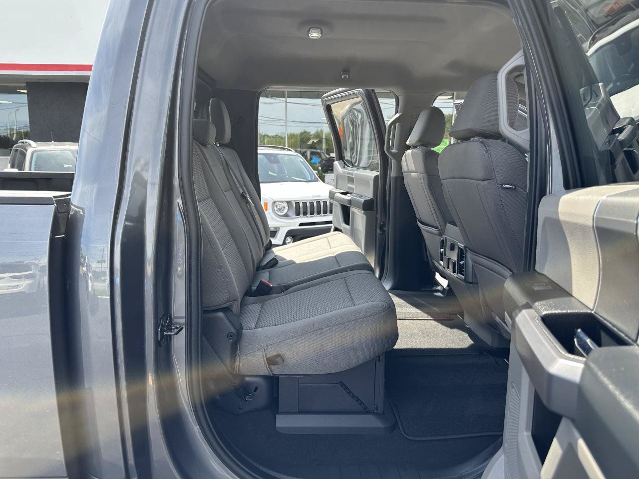 Used 2022 Ford F350 XLT w/ XLT Premium Package AWD/4WD image 35