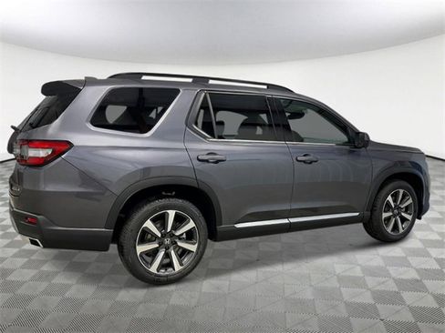 New 2025 Honda Pilot Touring image 9