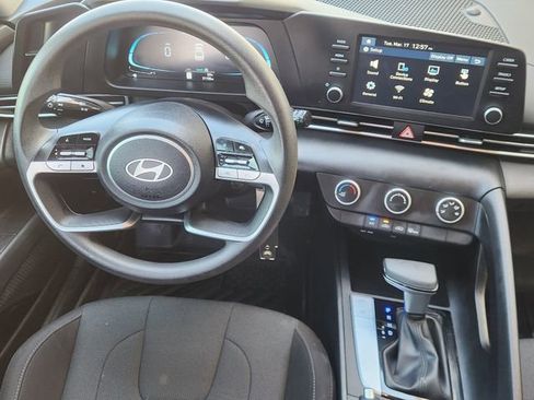 Used 2025 Hyundai Elantra SE FWD image 26