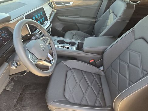 New 2026 Volkswagen Atlas SE FWD image 12