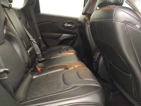 Used 2019 Jeep Cherokee Limited image 19