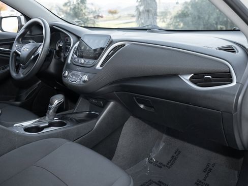 Used 2024 Chevrolet Malibu LT image 44