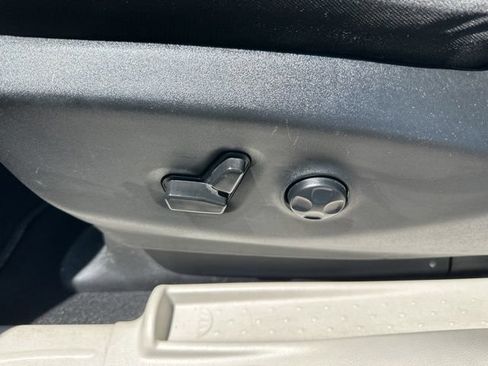 Used 2023 Chrysler Voyager LX FWD image 11