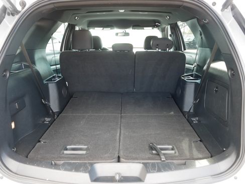Used 2017 Ford Explorer XLT w/ Equipment Group 201A AWD/4WD image 18