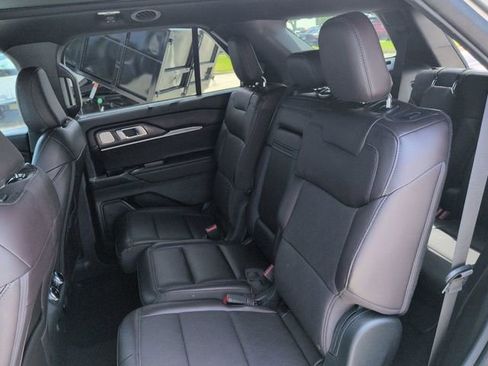 Certified 2025 Ford Explorer Platinum AWD/4WD image 14