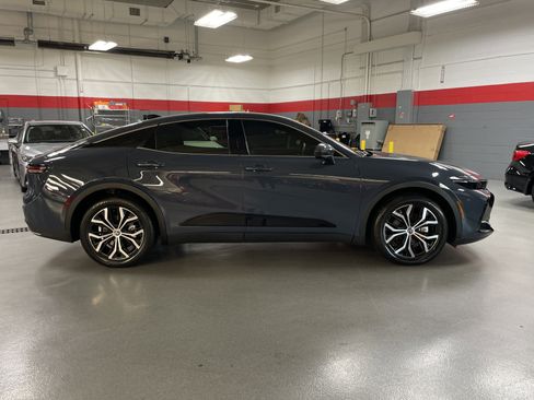 Used 2025 Toyota Crown XLE image 11