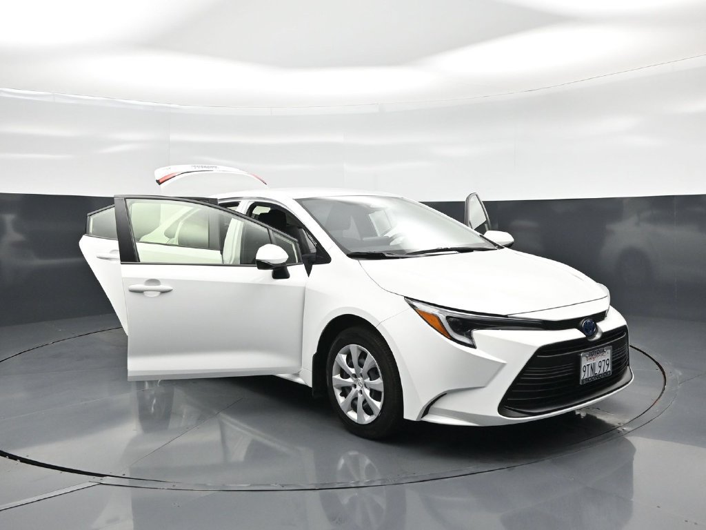 Used 2025 Toyota Corolla LE w/ Carpet Mat Package (TMS) FWD image 31
