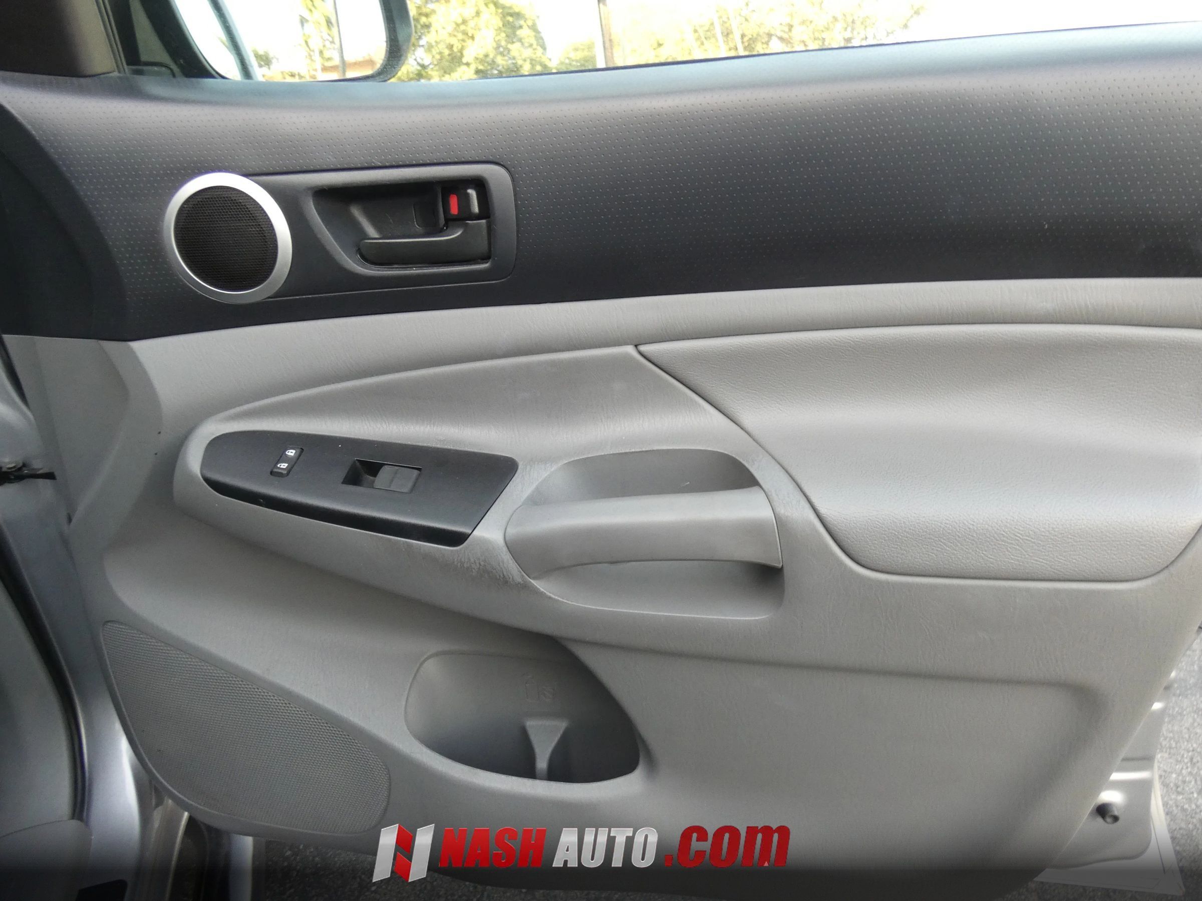 Used 2015 Toyota Tacoma PreRunner w/ SR5 Package RWD image 32