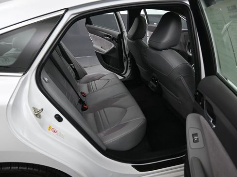 Used 2019 Toyota Avalon XSE image 30