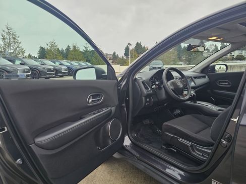 Used 2017 Honda HR-V EX image 30