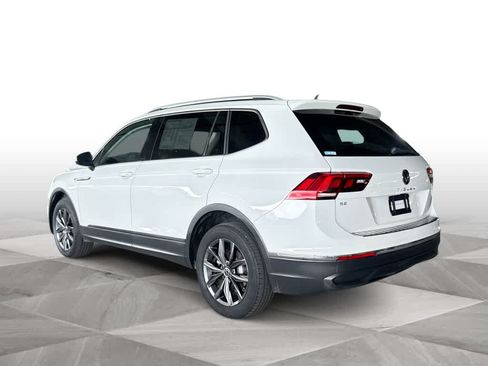Certified 2022 Volkswagen Tiguan SE FWD image 6