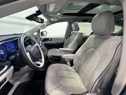 Used 2017 Chrysler Pacifica Limited FWD image 20