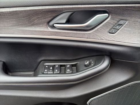 Used 2021 Jeep Grand Cherokee L Limited image 11