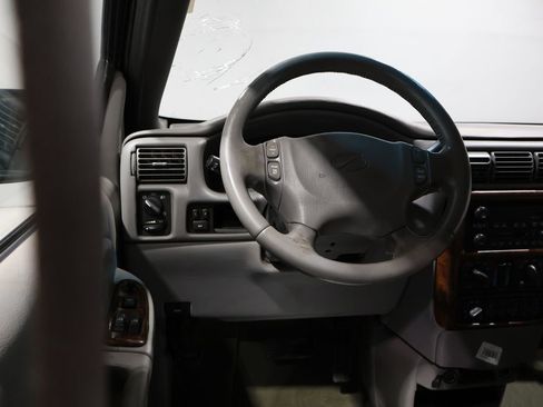 Used 2002 Oldsmobile Silhouette GLS w/ Towing Pkg image 17