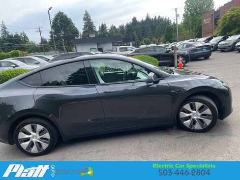 Used 2024 Tesla Model Y Long Range AWD/4WD image 14