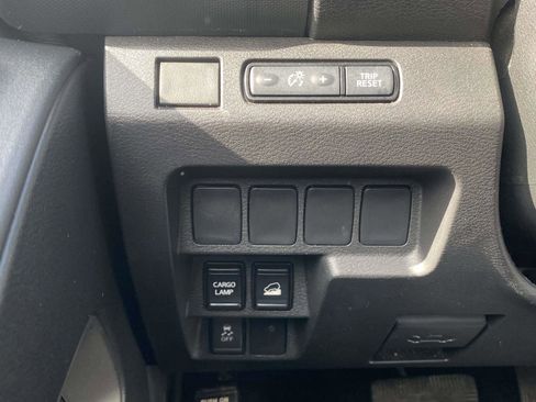 Used 2024 Nissan Frontier SV image 19