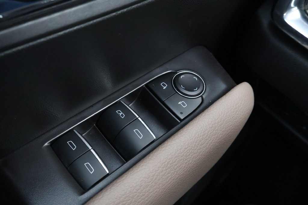 Certified 2025 GMC Canyon Denali AWD/4WD image 39