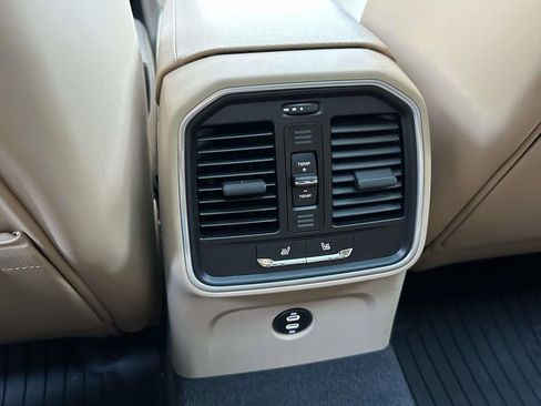 Certified 2026 Porsche Macan image 14