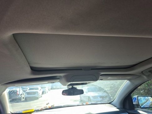 Used 2023 GMC Acadia SLE w/ Driver Convenience Package image 2