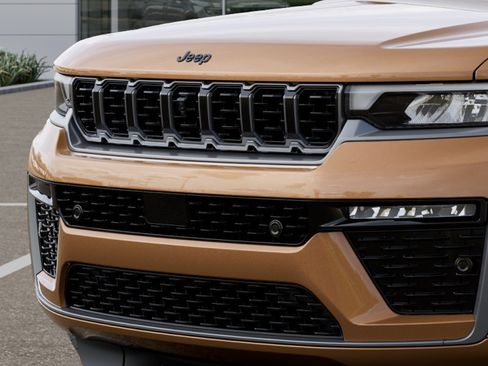 New 2026 Jeep Grand Cherokee Summit AWD/4WD image 37