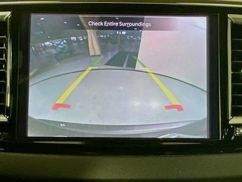 Used 2023 Chrysler Pacifica Touring-L FWD image 14
